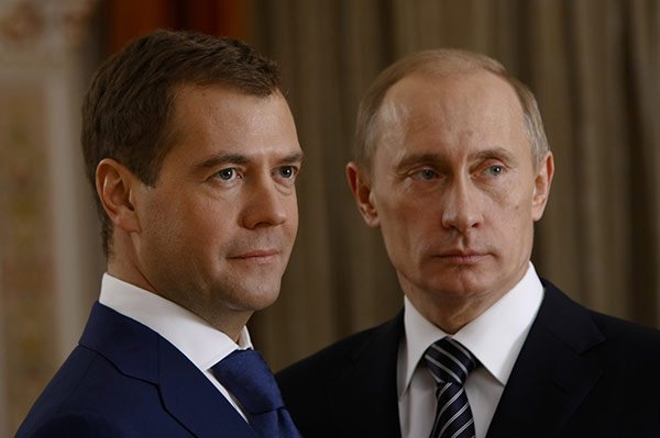 Д. Медведев и В. Путин